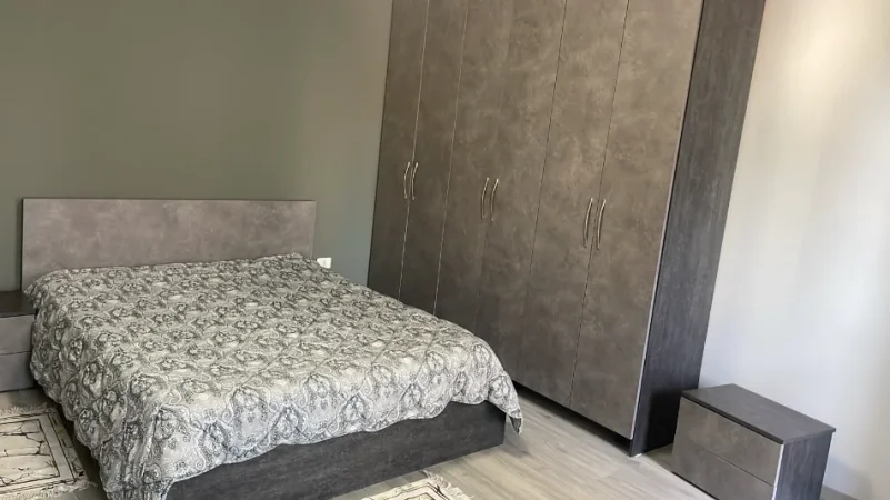 Tirane, jepet me qera apartament 2+1+Ballkon Kati 5, 80 m² 800 € 
