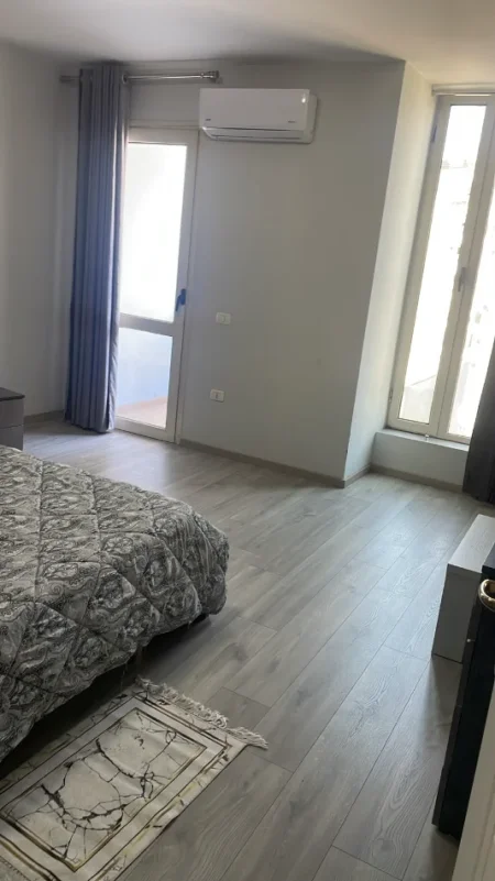 Tirane, jepet me qera apartament 2+1+Ballkon Kati 5, 80 m² 800 € 