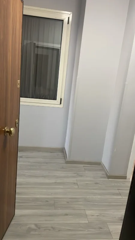 Tirane, jepet me qera apartament 2+1+Ballkon Kati 5, 80 m² 800 € 