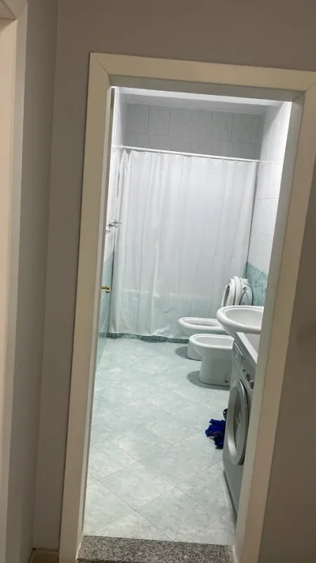 Tirane, jepet me qera apartament 2+1+Ballkon Kati 5, 80 m² 800 € 