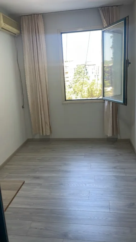 Tirane, jepet me qera apartament 2+1+Ballkon Kati 5, 80 m² 800 € 