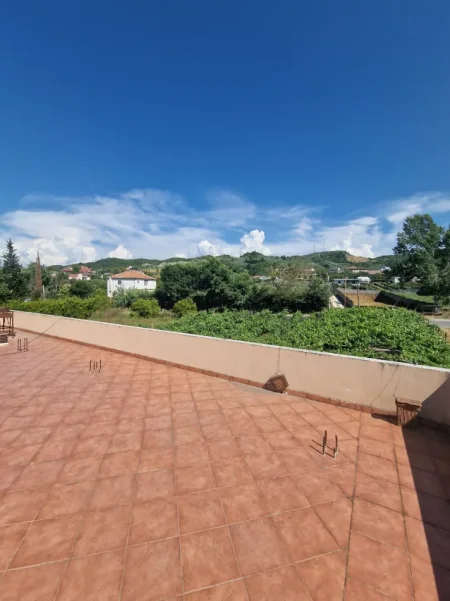 Tirane, shitet Vile 3+1+Aneks Kati 1, 4.000 m² 400.000 € (peze e vogel)