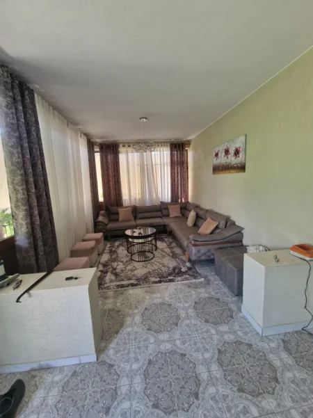 Tirane, shitet Vile 3+1+Aneks Kati 1, 4.000 m² 400.000 € (peze e vogel)