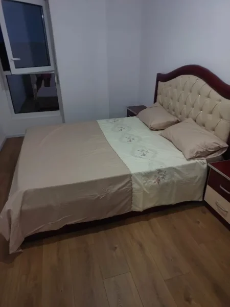 Tirane, jepet me qera apartament 2+1+Ballkon Kati 2, 85 m² 550 € (Ali Demi, Kompleksi Kaimi)