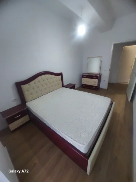 Tirane, jepet me qera apartament 2+1+Ballkon Kati 2, 85 m² 550 € (Ali Demi, Kompleksi Kaimi)