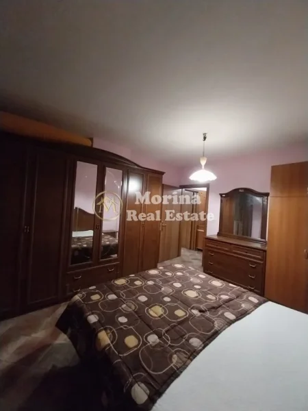 Tirane, jepet me qera apartament 1+1 Kati 2, 65 m² (Komuna Parisit)