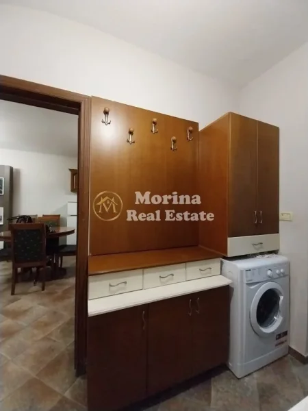 Tirane, jepet me qera apartament 1+1 Kati 2, 65 m² (Komuna Parisit)