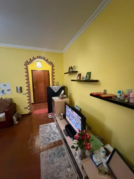 Tirane, jepet me qera apartament 2+1 Kati 1, 75 m² 165.000 € (Laprake)