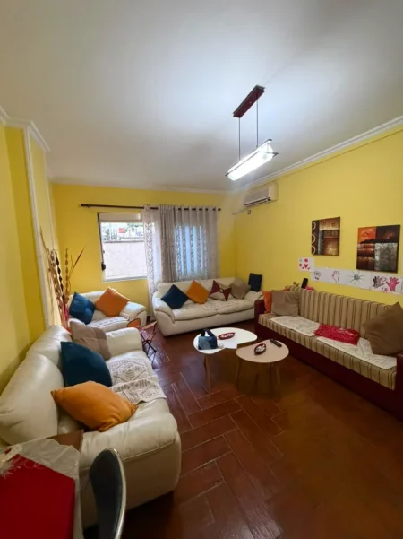 Tirane, jepet me qera apartament 2+1 Kati 1, 75 m² 165.000 € (Laprake)