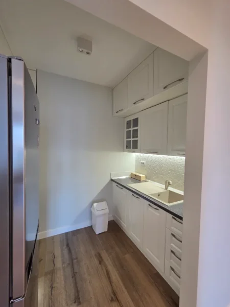 Tirane, jepet me qera 2+1+Ballkon Kati 13, 127 m² 1.500 € 