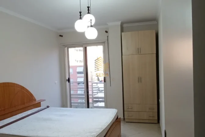 Tirane, jepet me qera apartament 1+1+Ballkon Kati 6, 74 m² 500 € (Perballe Delijorgjit)