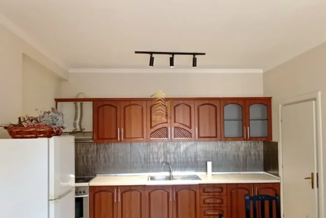 Tirane, jepet me qera apartament 1+1+Ballkon Kati 6, 74 m² 500 € (Perballe Delijorgjit)