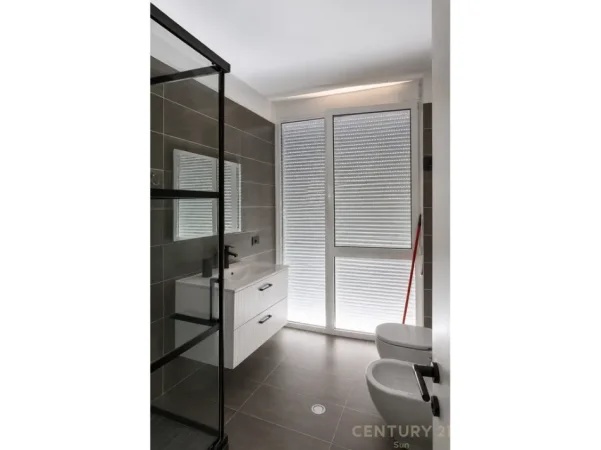 Tirane, jepet me qera apartament 2+1 Kati 2, 78 m² 850 € 