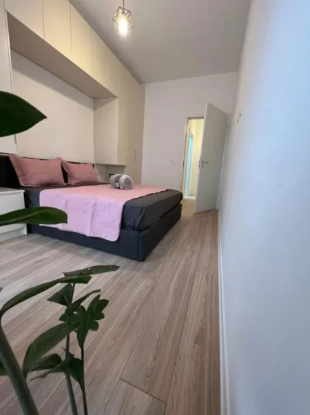 Tirane, jepet me qera apartament 1+1 Kati 3, 65 m² 651 € 