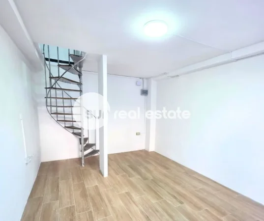 Shkoder, jepet me qera ambjent biznesi Kati 1, 20 m² (PARRUCE)