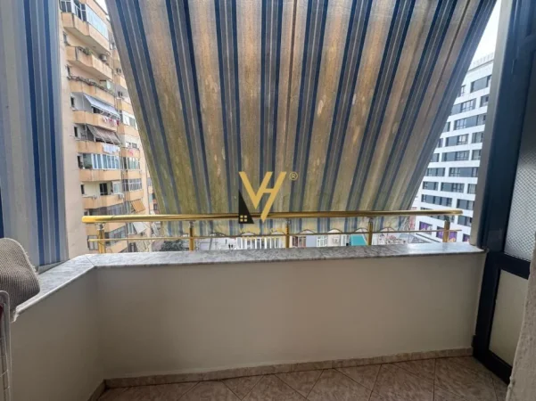Tirane, jepet me qera apartament 1+1+Ballkon Kati 6, 75 m² 670 € (SQUARE 21)