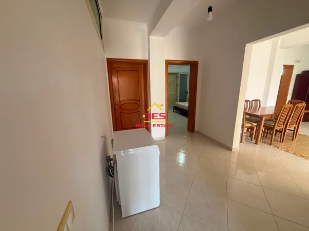 Vlore, jepet me qera Vile 3+1+Ballkon Kati 2, 110 m² 330 € (Rruga Sokrat Leka)