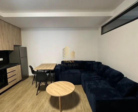 Tirane, jepet me qera apartament 1+1 Kati 1, 50 m² 450 € (Rruga 5 Maj)