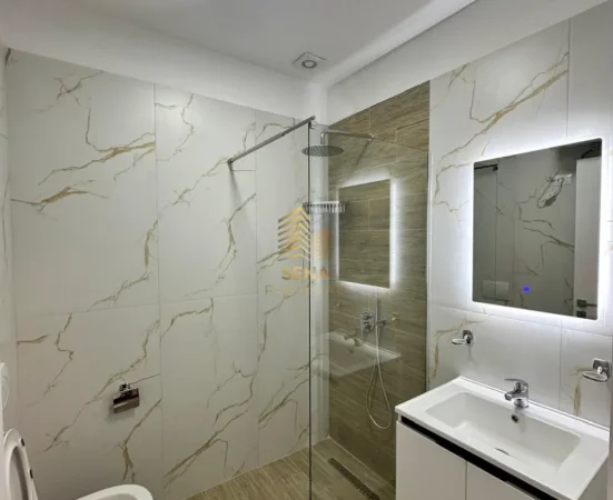 Tirane, jepet me qera apartament 1+1 Kati 1, 50 m² 450 € (Rruga 5 Maj)