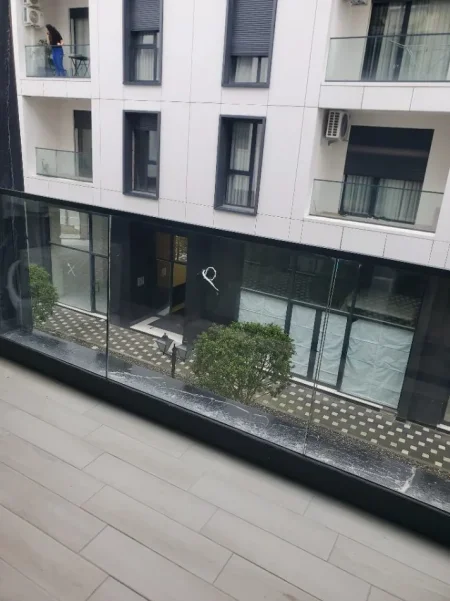 Tirane, jepet me qera apartament 2+1 Kati 1, 120 m² 1.200 € (Liqeni i Thatë)