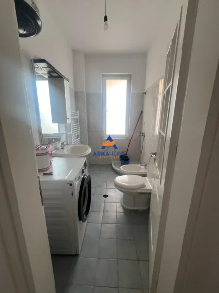 Tirane, jepet me qera apartament 2+1+Ballkon Kati 2, 92 m² 421 € 