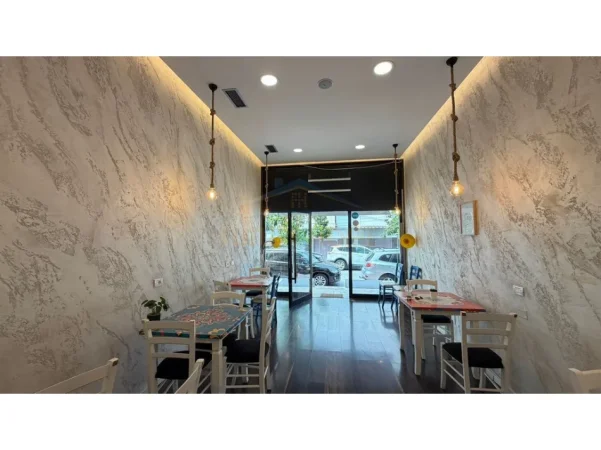 Tirane, jepet me qera ambjent biznesi Kati 0, 78 m² 1.300 € (Sheshi Willson)