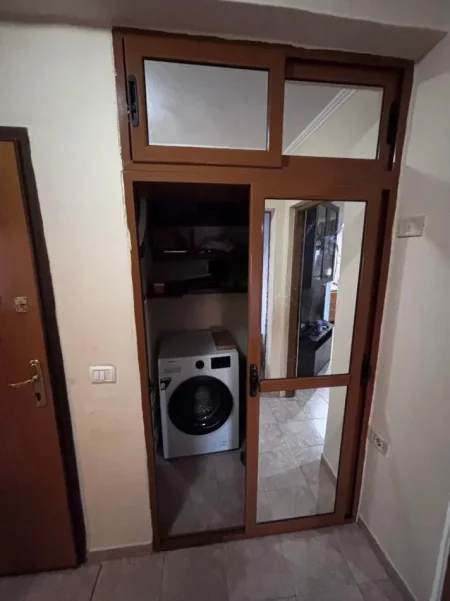 Tirane, jepet me qera apartament 2+1 Kati 5, 55 m² 450 € (Rruga Bajo Topulli)
