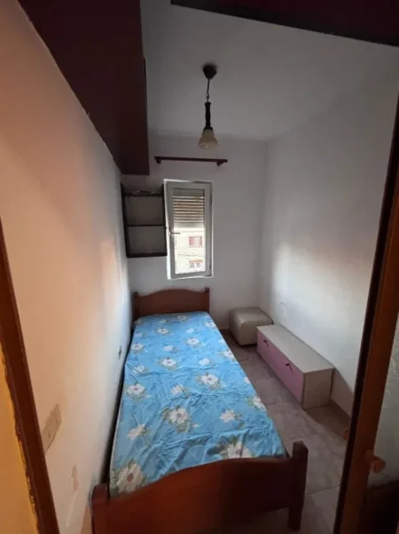 Tirane, jepet me qera apartament 2+1 Kati 5, 55 m² 450 € (Rruga Bajo Topulli)