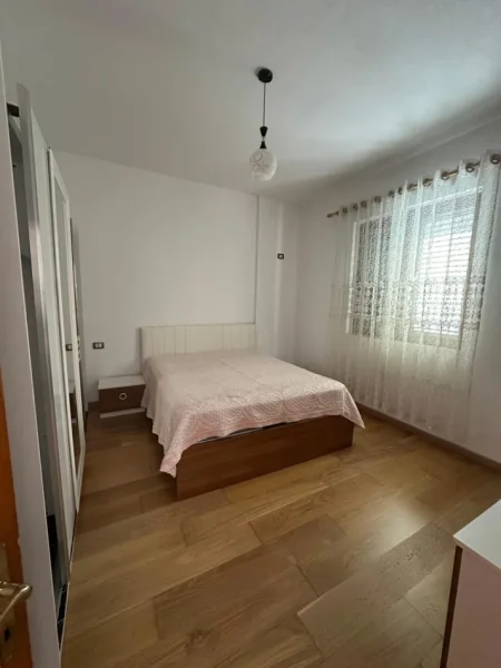 Tirane, jepet me qera apartament 1+1 Kati 1, 85 m² 300 € (Sauk)