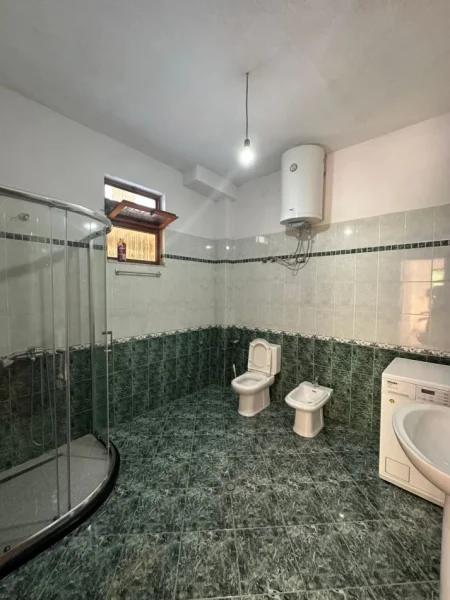 Tirane, jepet me qera apartament 1+1 Kati 1, 85 m² 300 € (Sauk)