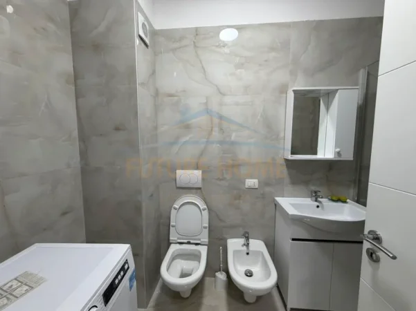 Tirane, jepet me qera apartament 1+1+Ballkon Kati 3, 62 m² 450 € (Unaza e Re)