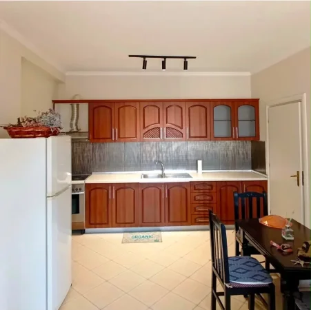 Tirane, jepet me qera apartament 1+1 Kati 3, 65 m² 500 € (Ish-Parku)
