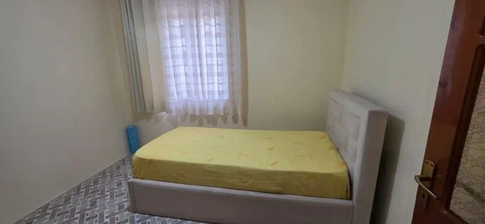 Tirane, jepet me qera apartament 3+1+Ballkon Kati 4, 90 m² 600 € (rruga e barrikadave)