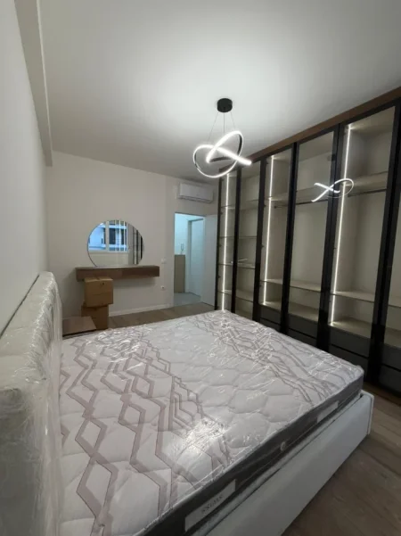 Tirane, jepet me qera apartament 1+1 Kati 2, 67 m² 800 € (Komuna e Parisit)