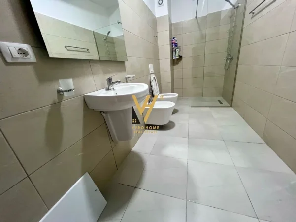 Tirane, jepet me qera apartament 1+1+Ballkon Kati 5, 90 m² 720 € (KODRA E DIELLIT)