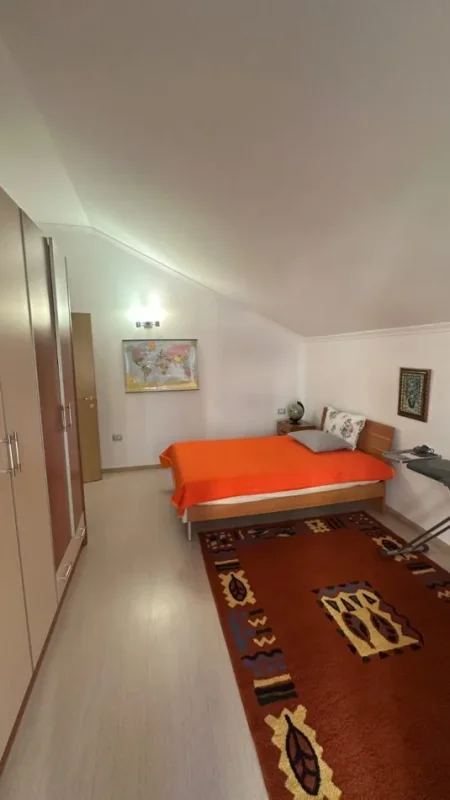 Tirane, jepet me qera apartament 3+1 Kati 2, 144 m² 850 € (Kristal Center)