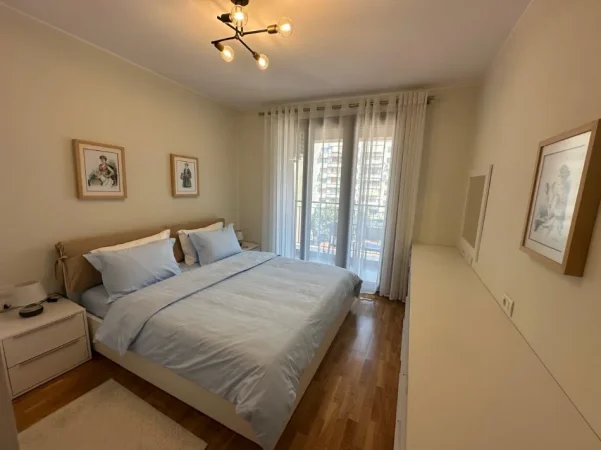 Tirane, jepet me qera apartament 1+1 Kati 3, 70 m² 1.200 € (Rruga e Barrikadave)