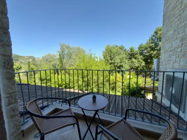 Tirane, jepet me qera apartament 2+1+Ballkon Kati 2, 120 m² 1.200 € (Secret Garden Residence)