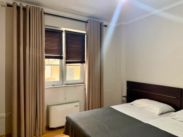 Tirane, jepet me qera apartament duplex Dublex Kati 1, 180 m² 800 € (Sauk, prane rezidences Porta e Gjelber)