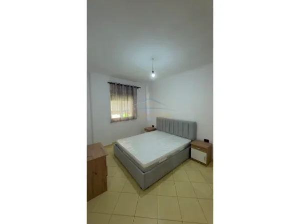 Tirane, jepet me qera apartament 1+1 Kati 3, 61 m² 350 € (Fresk)