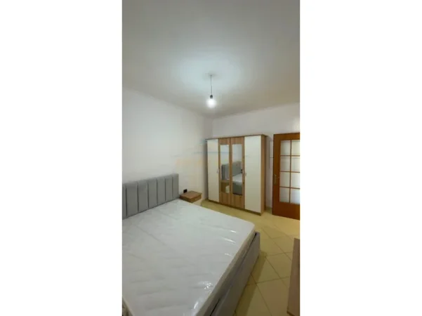 Tirane, jepet me qera apartament 1+1 Kati 3, 61 m² 350 € (Fresk)