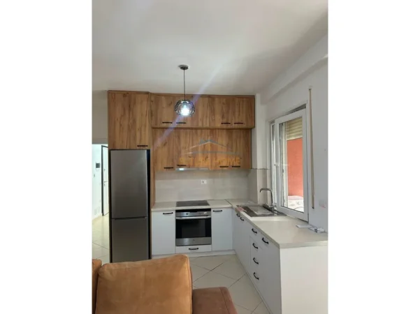 Tirane, jepet me qera apartament 2+1+Ballkon Kati 3, 102 m² 450 € (Residenca OXA)