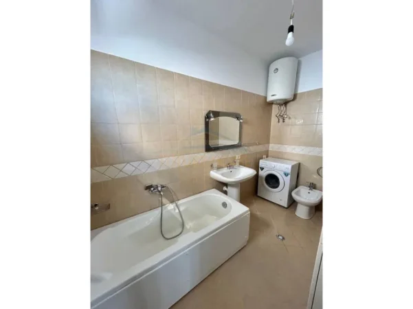 Tirane, jepet me qera apartament 2+1+Ballkon Kati 6, 94 m² 450 € (Fresk)