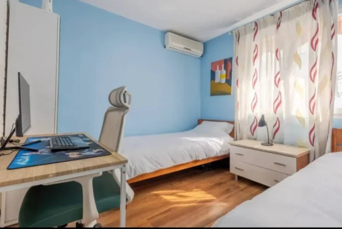 Tirane, jepet me qera apartament 2+1 Kati 3, 90 m² 1.000 € (Rruga Perlat Rexhepi)