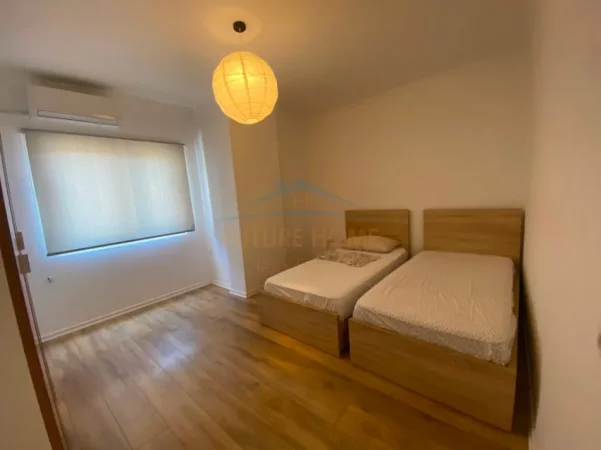 Tirane, jepet me qera apartament 2+1+Ballkon Kati 5, 85 m² 480 € (dy palmat)