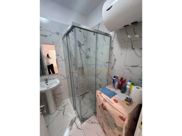 Tirane, jepet me qera apartament 2+1+Ballkon Kati 2, 94 m² 550 € (Unaza e Re)