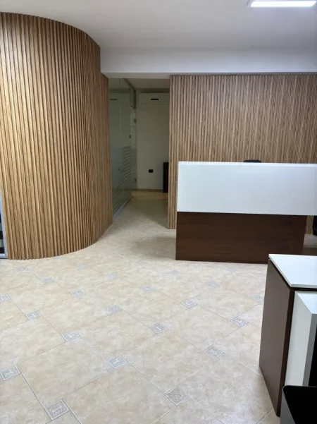 Tirane, shitet apartament 3+1+Ballkon Kati 2, 156 m² 546.000 € (Blloku)