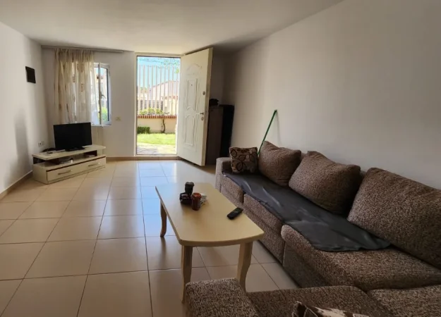 Shqiperi, jepet me qera apartament duplex 2+1 Kati 1, 80 m² 450 € (pranë Kompleksit Grand, tregu elektrik)