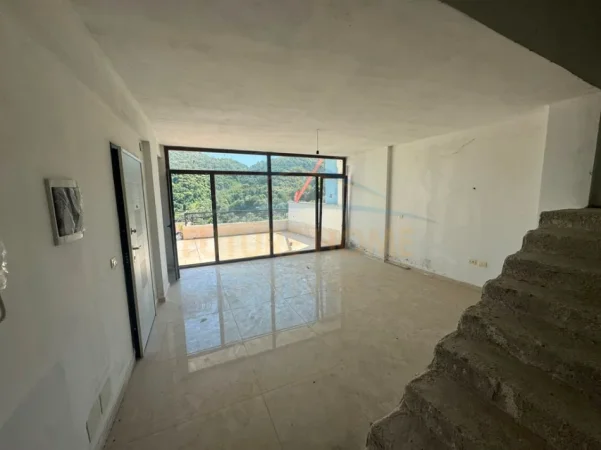 Tirane, shitet apartament duplex 4+1+Aneks+Ballkon Kati 3, 178 m² 309.000 € (Kopshti Botanik)