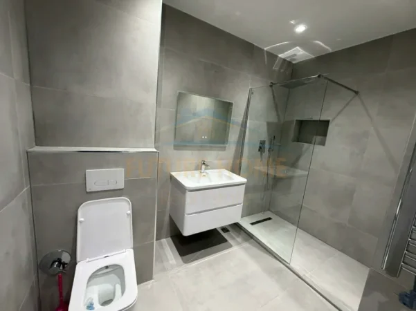 Tirane, jepet me qera apartament 2+1+Ballkon , 116 m² 843 € (21 Dhjetori)